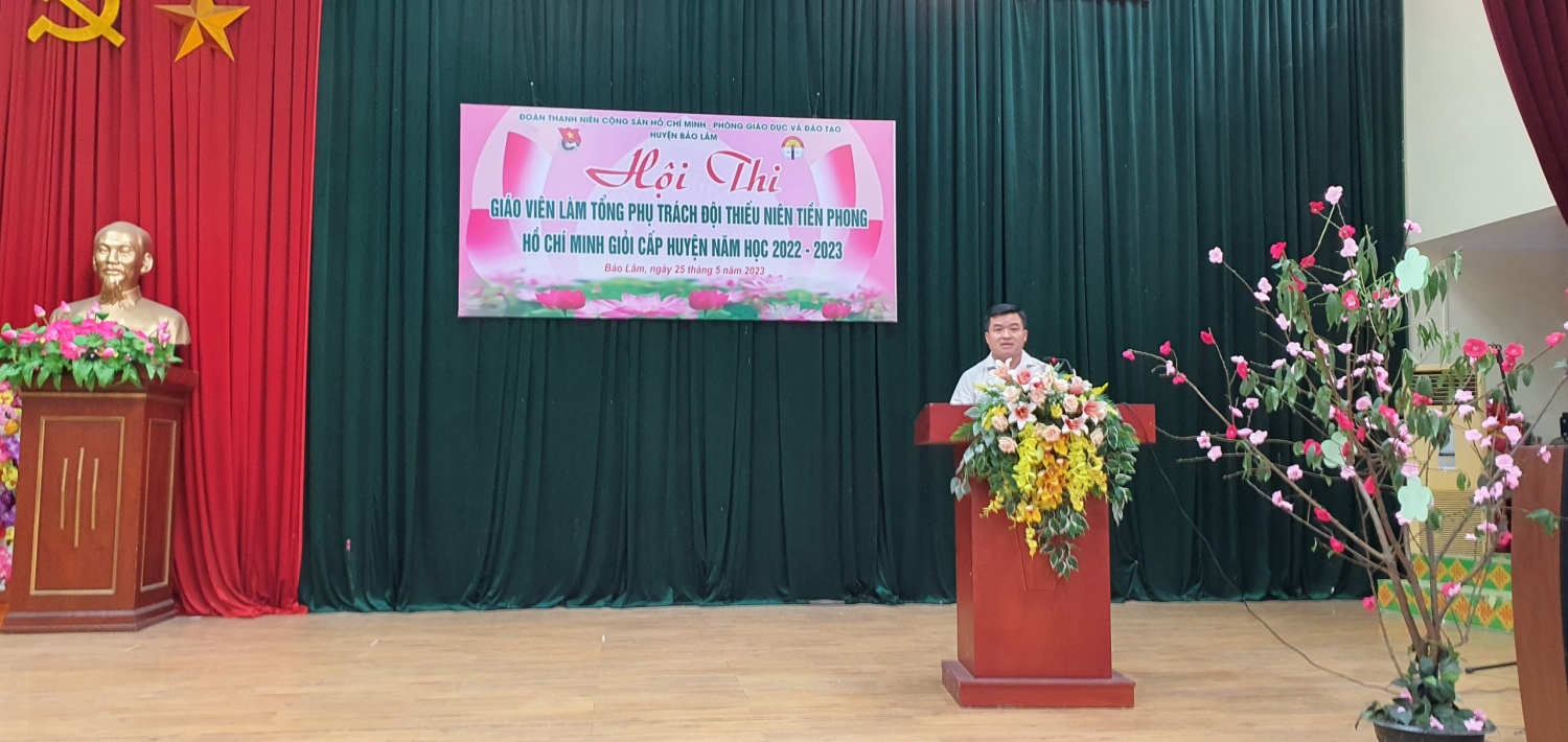 Đ/c Hà Văn Hùng, Phó Trưởng phòng Giáo dục - Đào tạo phát biểu Khai Mạc Hội thi.