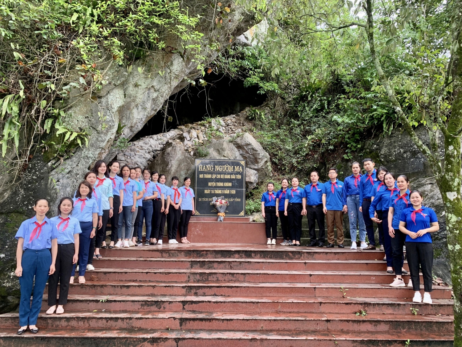 Huyện Đoàn, HĐĐ huyện Trùng Khánh tổ chức giới thiệu và tìm hiểu về hang Ngườm Mạ nơi thành lập chi bộ Đảng đầu tiên của huyện Trùng Khánh