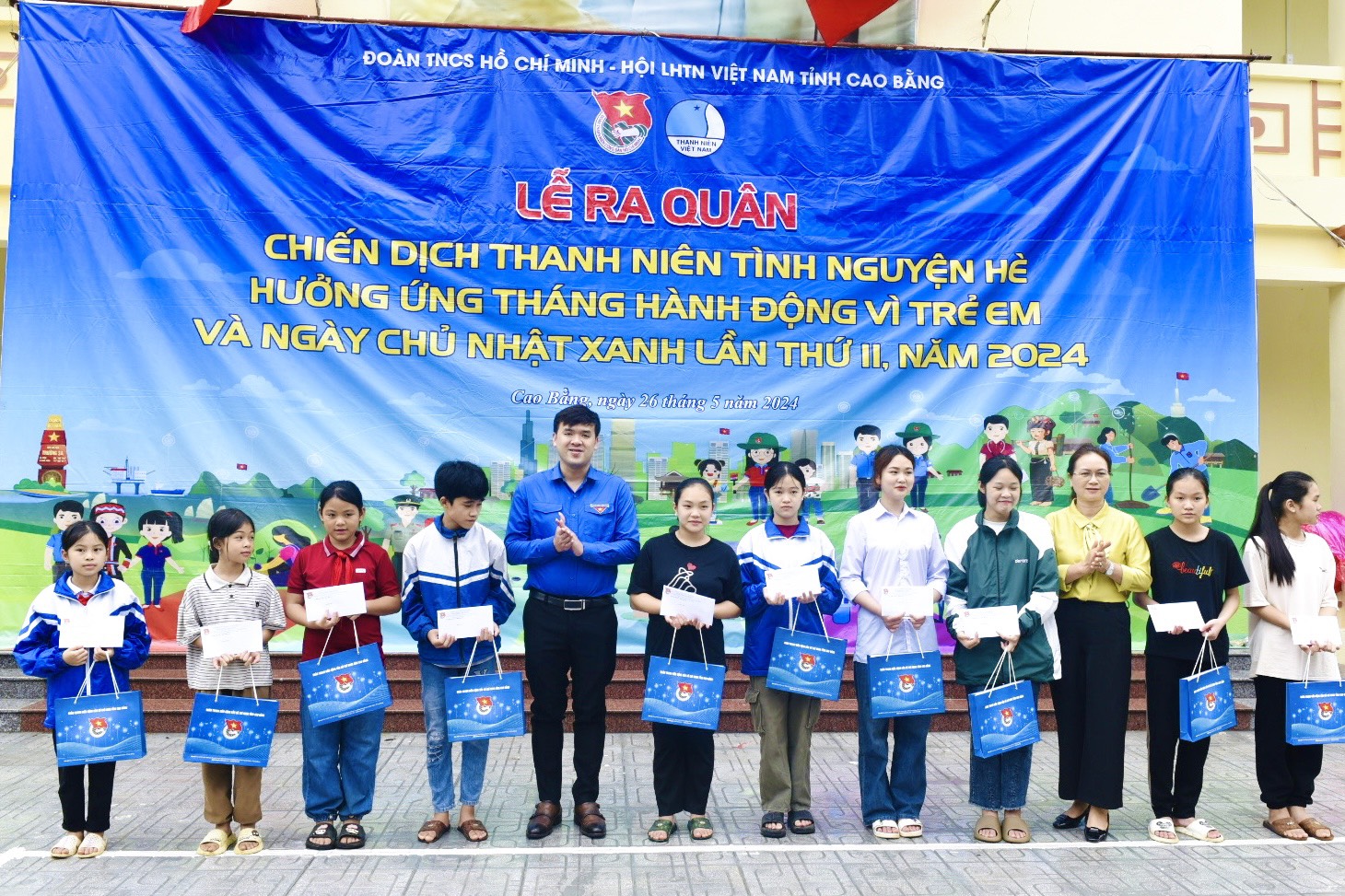 Ban Thường vụ Tỉnh Đoàn, Hội LHTN Việt Nam tỉnh đã tặng 20 suất học bổng trị giá 400.000/suất cho các em học sinh có tinh thần vượt khó học tốt của trường TH&THCS Cần Yên