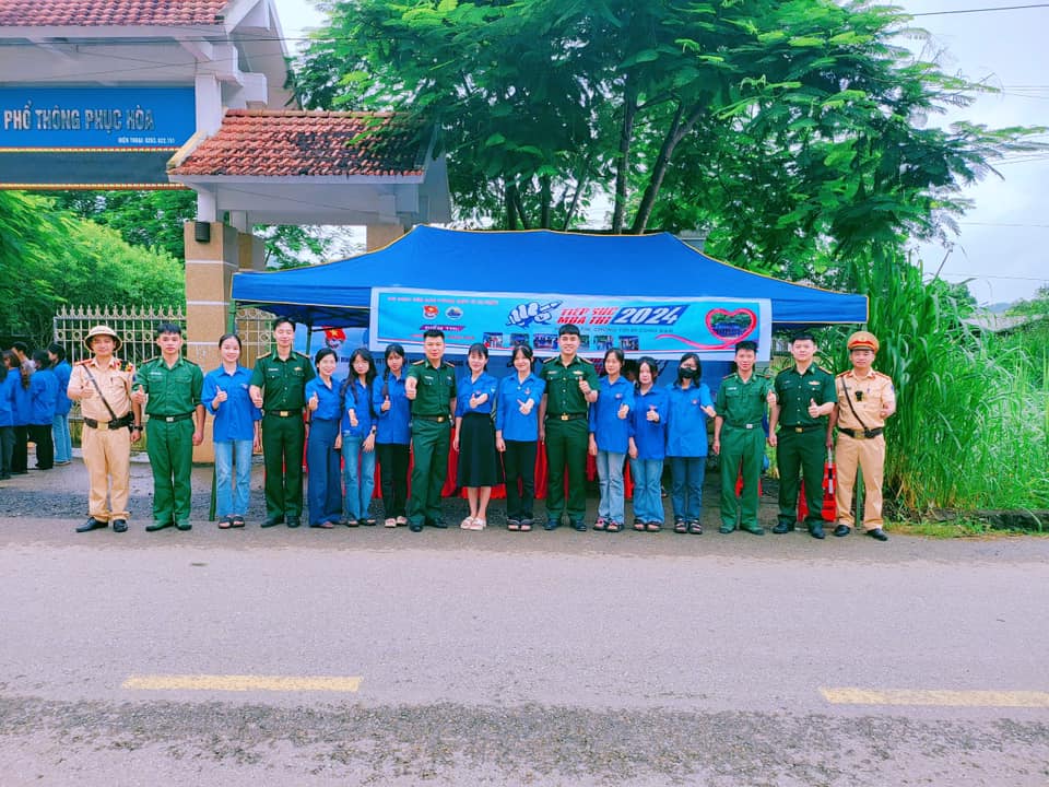 Đội hình tiếp sức mùa thi huyện Quảng Hòa.