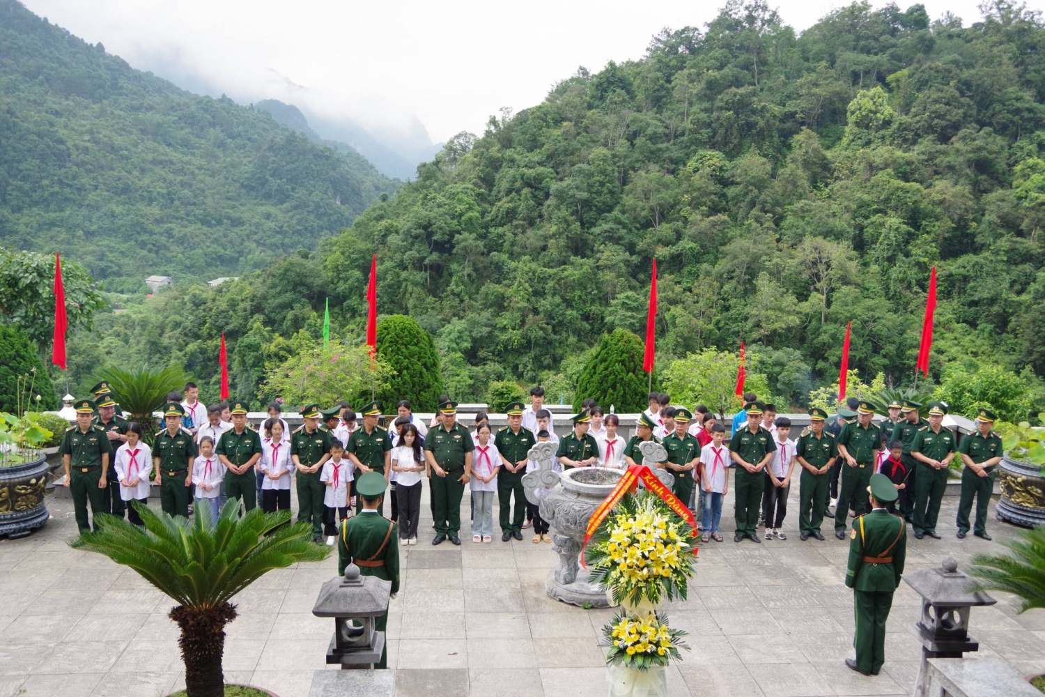 Hành trình về địa chỉ đỏ cho cán bộ, chiến sĩ, đoàn viên và thanh thiếu nhi.