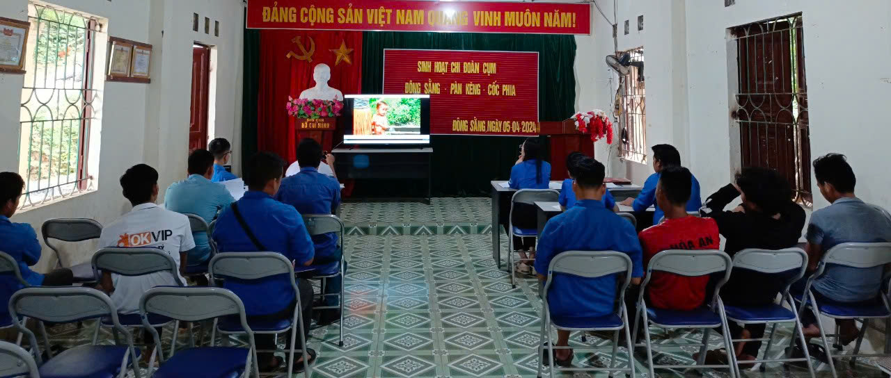 Tuyên truyền pháp luật cho đoàn viên, thanh niên tại cụm các xóm Đông Sằng - Pàn Kèng - Cốc Phia, xã Quang Trung.