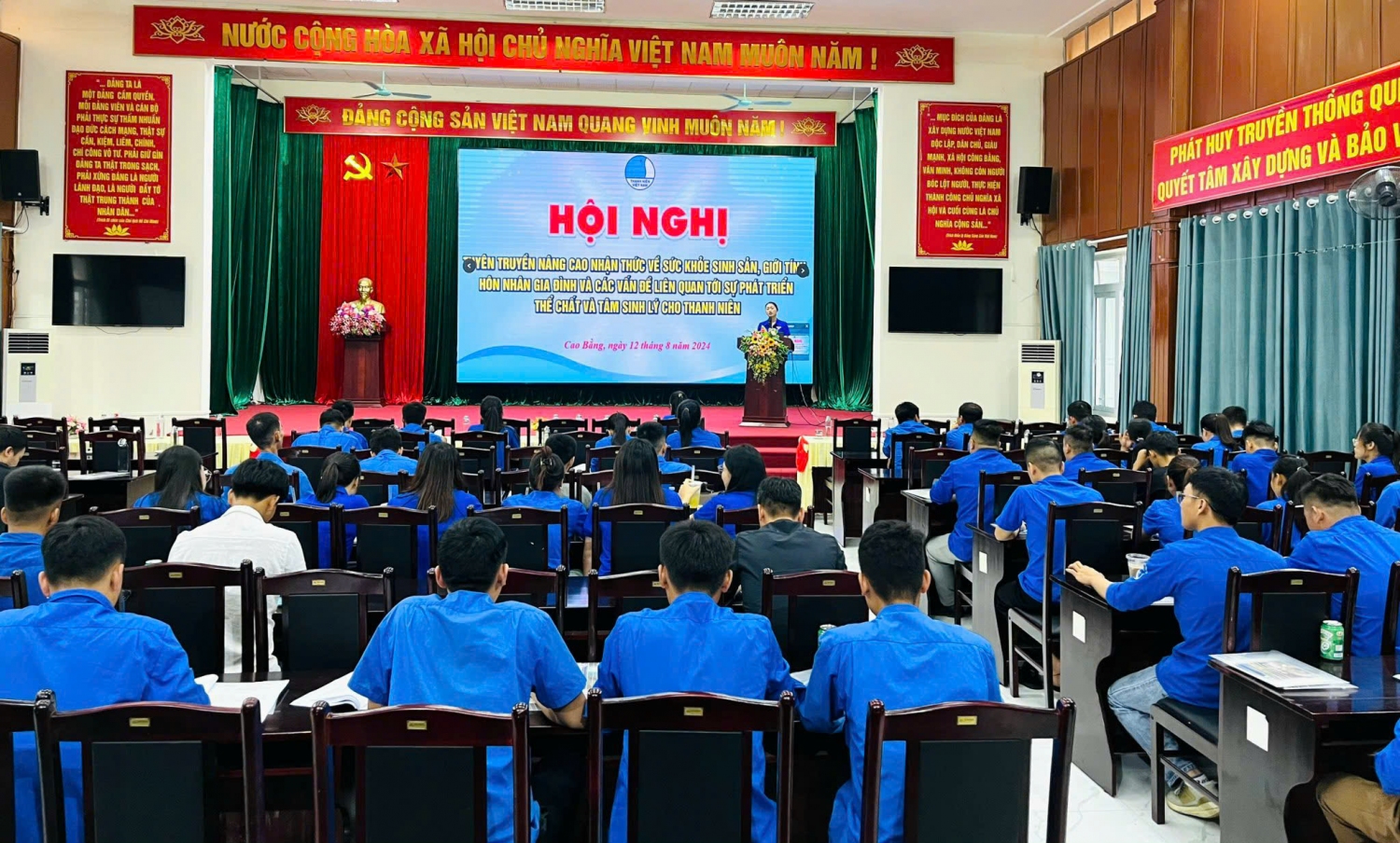 Toàn cảnh Hội nghị.