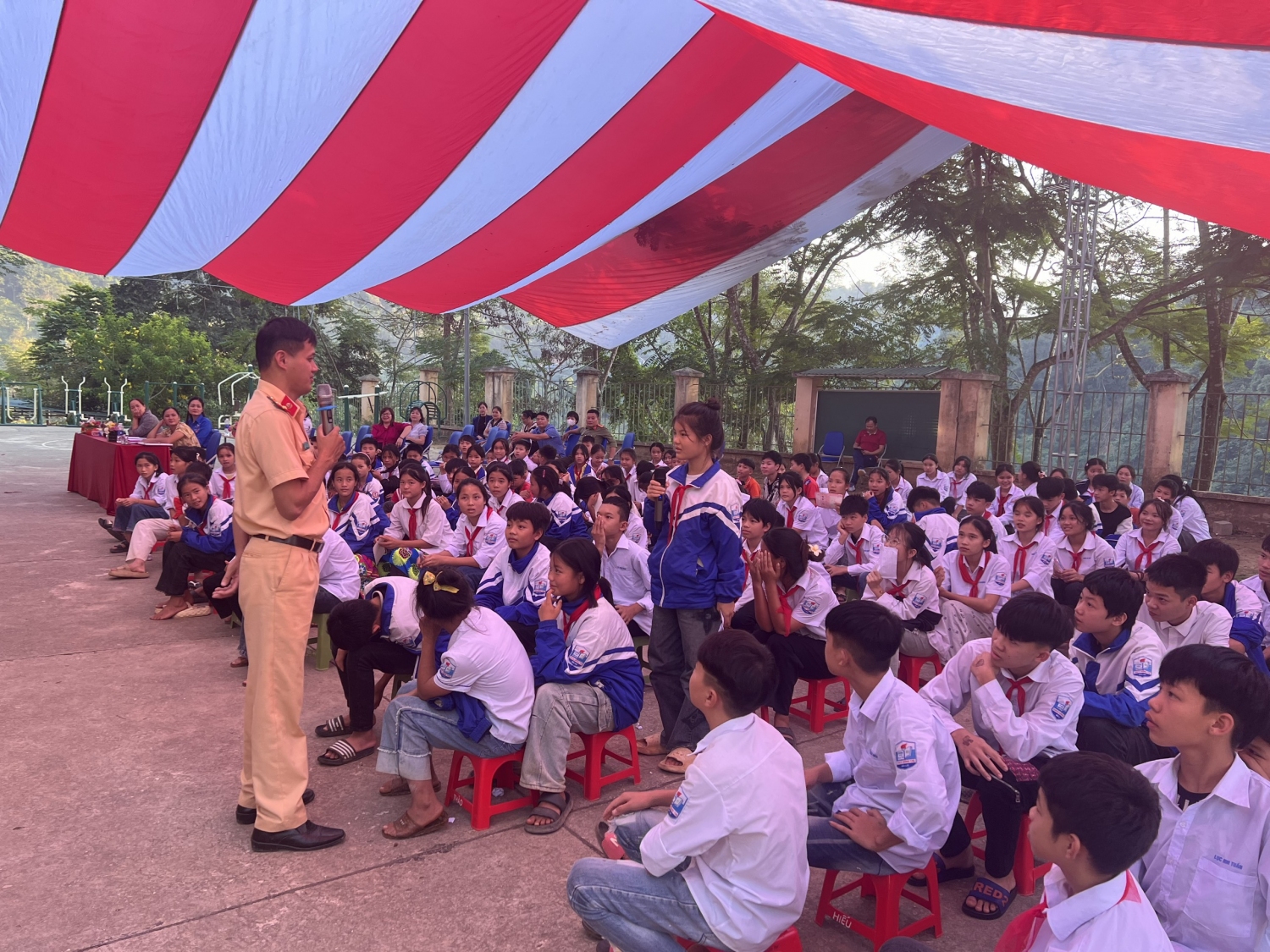 Tuyên truyền luật trật tự, ATGT đường bộ cho học sinh