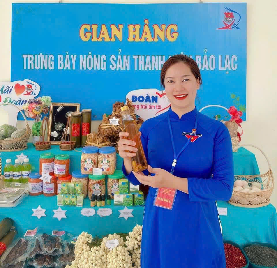 Chị Lương Hà Phượng - Tổ viên Tổ hợp tác Dầu sở