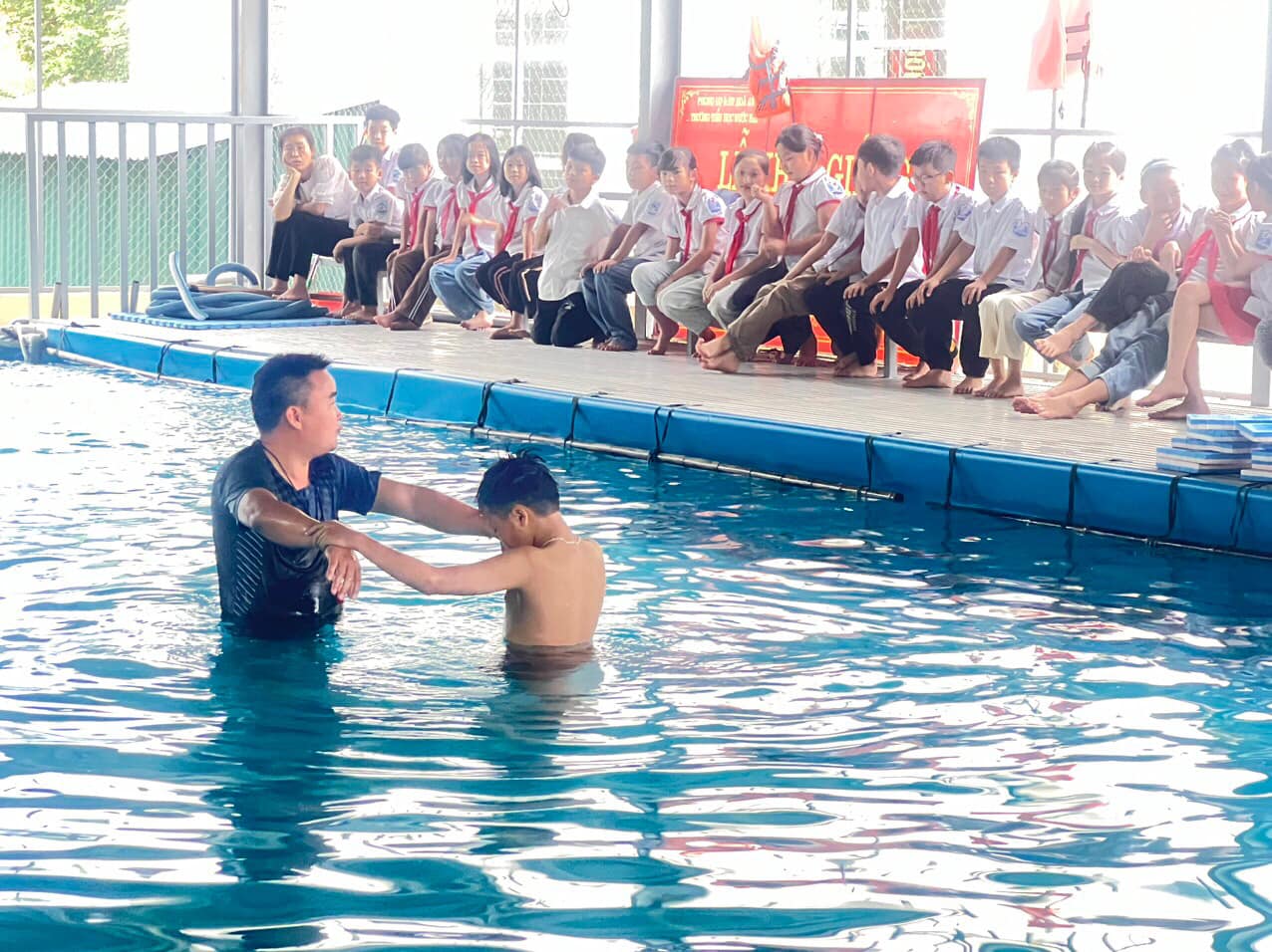 Hoà An: Tuyên truyền, hướng dẫn phòng tránh tai nạn đuối nước và dạy bơi miễn phí cho trẻ em