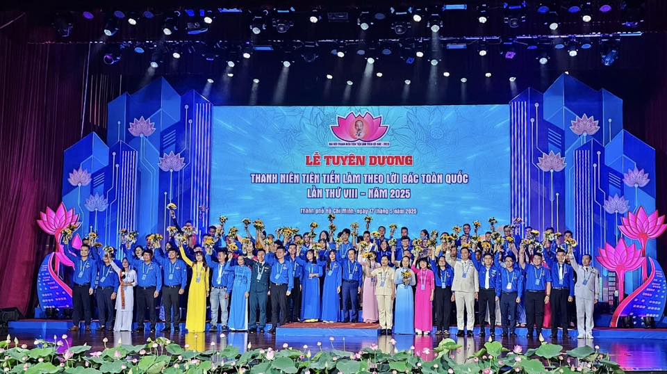 Đoàn đại biểu tỉnh Cao Bằng tham dự Lễ tuyên dương Thanh niên tiên tiến làm theo lời Bác toàn quốc lần thứ VIII, năm 2025