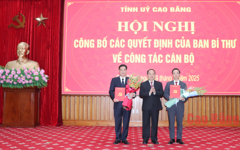 Công bố các quyết định của Ban Bí thư về công tác cán bộ
