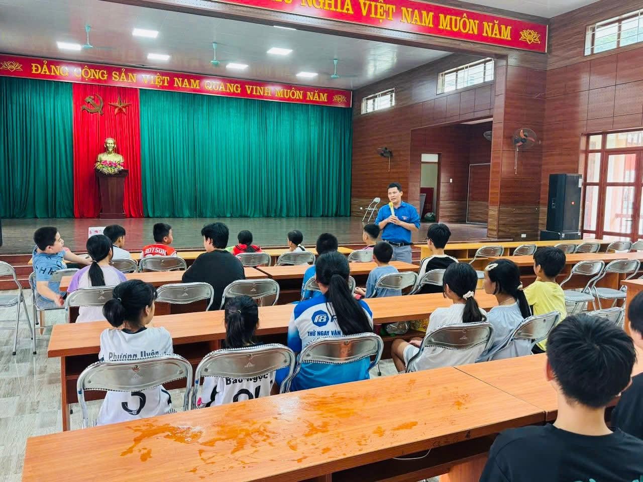 Sinh hoạt hè cho thiếu nhi trên địa bàn Tổ dân phố Đông Thái, xã Quảng Uyên.