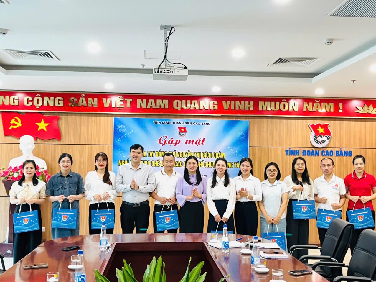 Tỉnh Đoàn tổ chức gặp mặt chia tay cán bộ nghỉ hưu theo chế độ và các đồng chí chuyển công tác