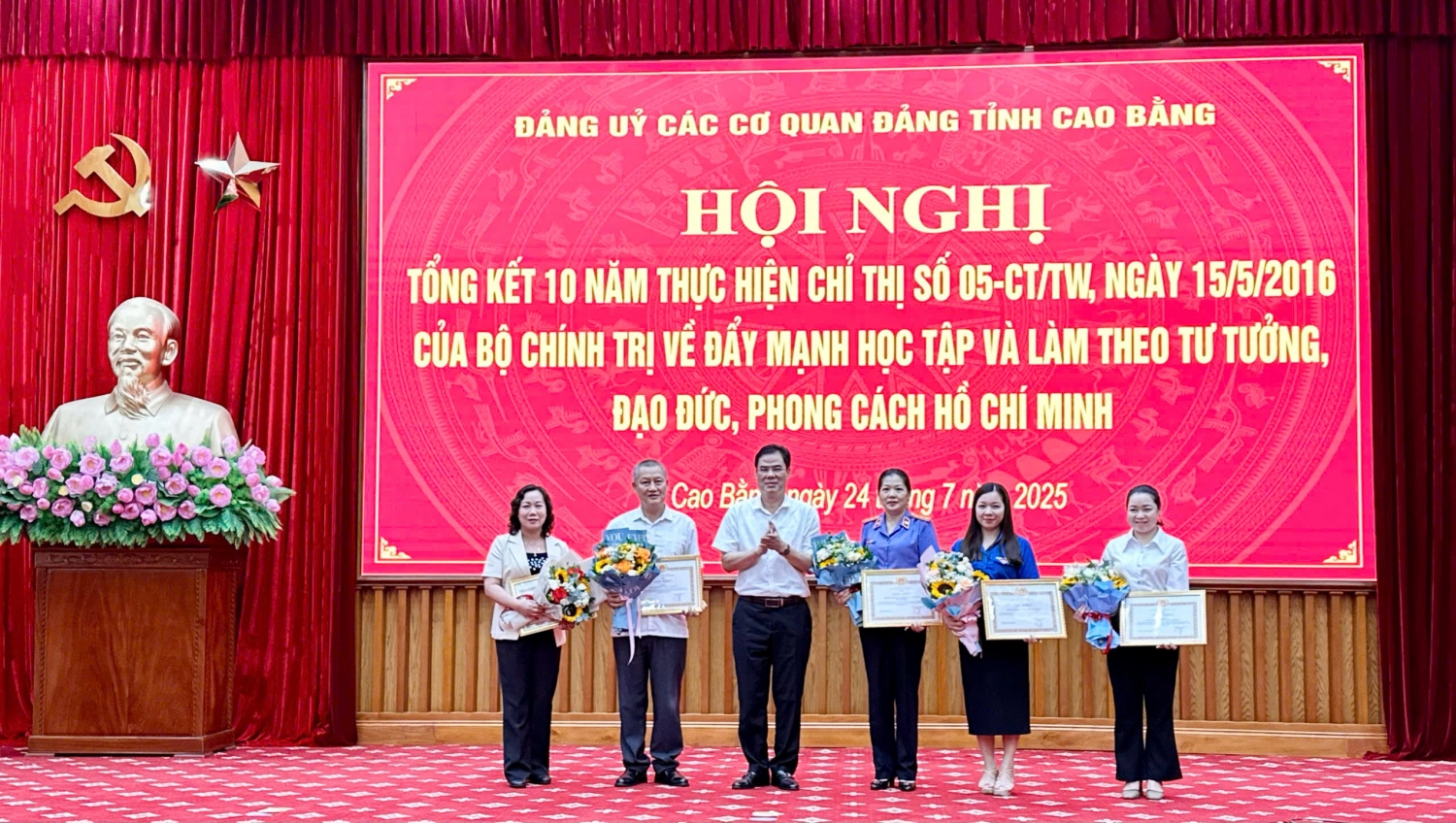 Chi bộ Tỉnh Đoàn Thanh niên (nay là Chi bộ Ban Công tác Thanh thiếu nhi) vinh dự được nhận Giấy khen vì có thành tích tiêu biểu, xuất sắc trong triển khai thực hiện Chỉ thị số 05-CT/TW giai đoạn 2016–2025.
