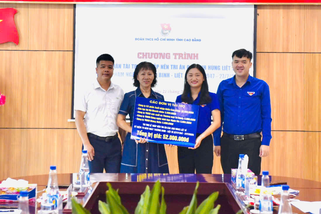 Chương trình trao nhận tài trợ Lễ thắp nến tri ân các anh hùng liệt sĩ kỷ niệm 78 năm Ngày Thương binh – Liệt sĩ (27/7/1947 – 27/7/2025).