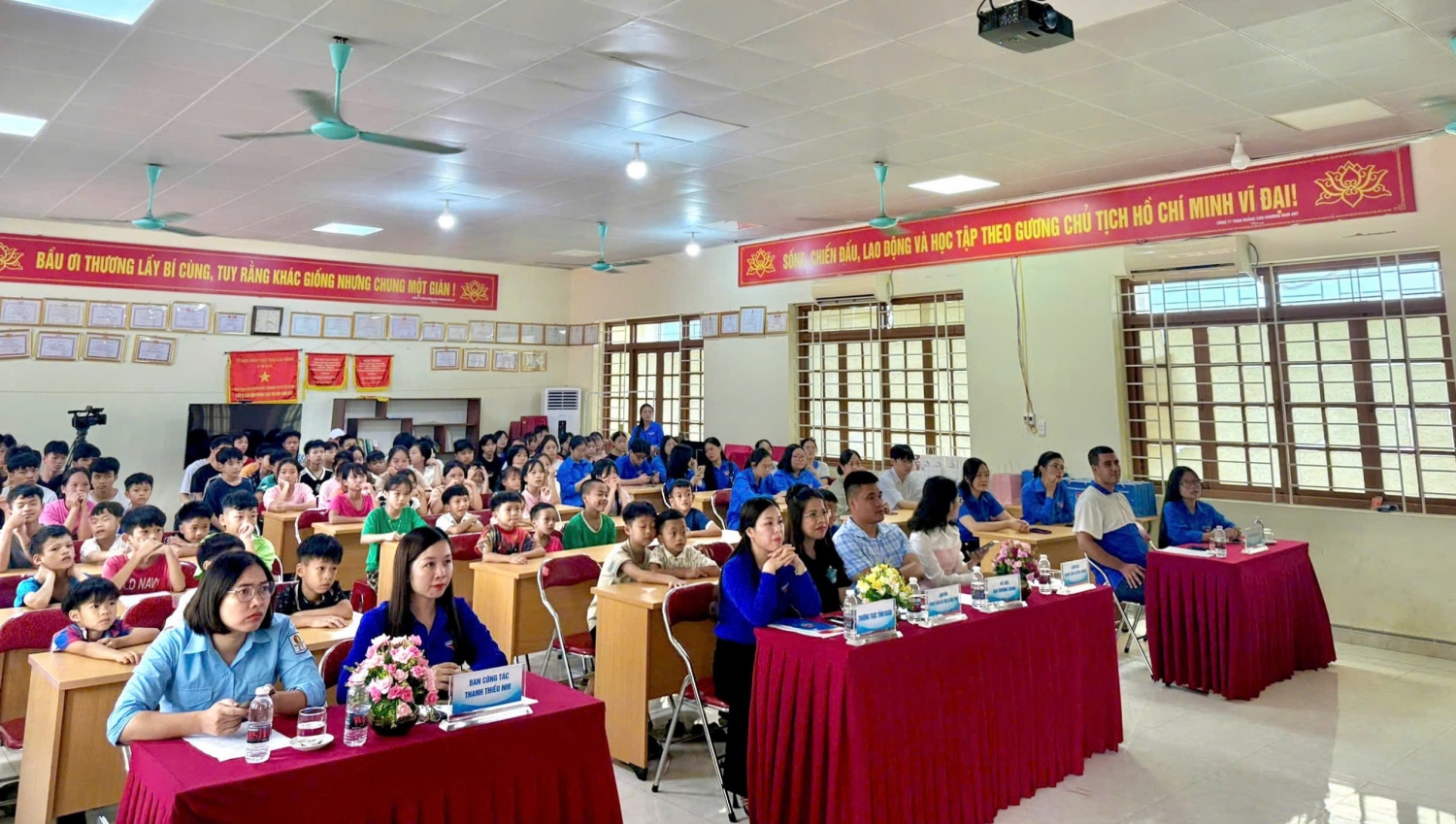 Chương trình tổng kết “Tiếng Anh cộng đồng” và Dự án “Kình nhi trên núi”.