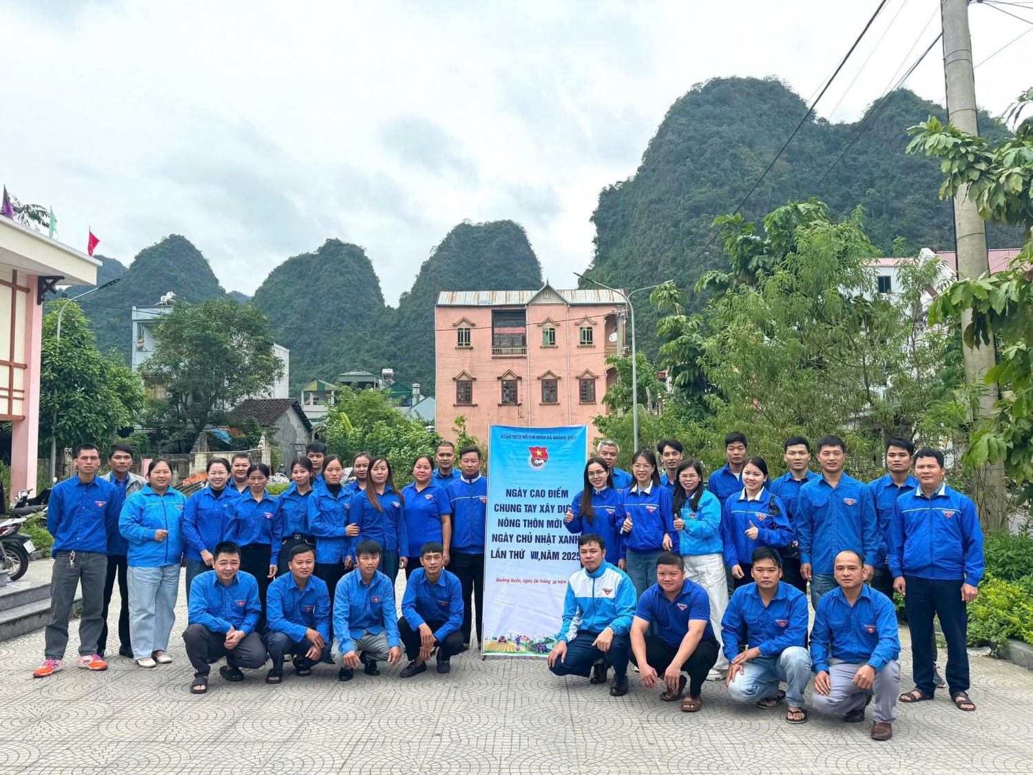 Tuổi trẻ xã Quảng Uyên ra quân Ngày Chủ nhật xanh.