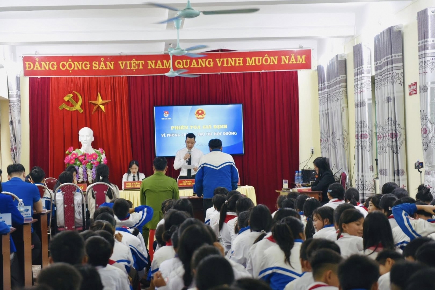 Phiên tòa giả định về phòng, chống bạo lực học đường.