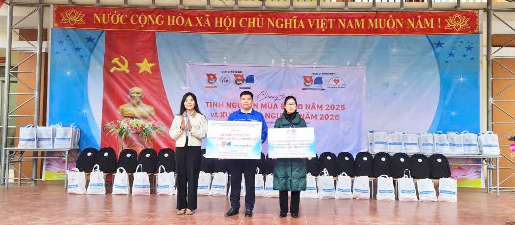 Chương trình “Tình nguyện mùa Đông năm 2025, Xuân tình nguyện năm 2026” tại Trường Tiểu học Lăng Hiếu, xã Trùng Khánh.