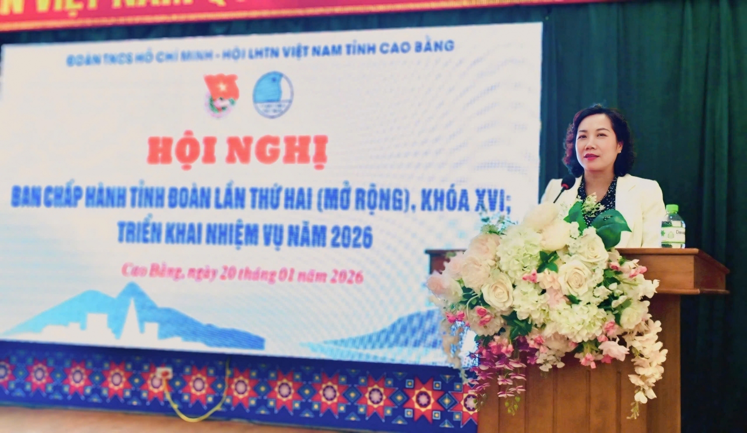 Đ c Hà Nhật Lệ Tỉnh ủy viên, Phó Chủ tịch UBND tỉnh phát biểu tại Hội nghị