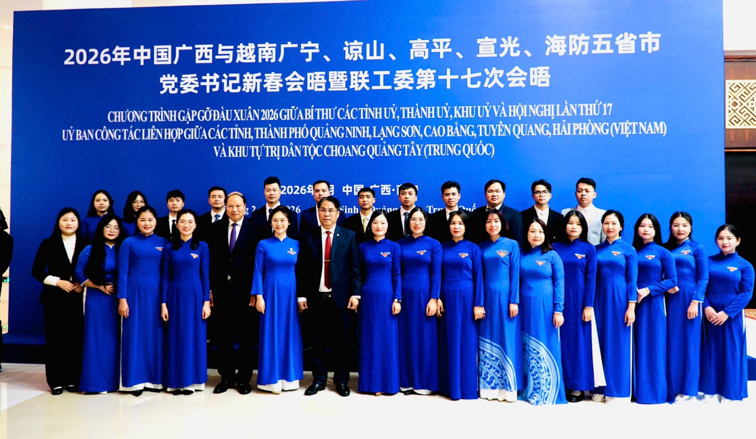 Đoàn đại biểu tỉnh Cao Bằng vinh dự được đón tiếp và giao lưu, chụp hình lưu niệm với đồng chí Phan Thăng An Uỷ viên Trung ương Đảng, Bí thư Tỉnh uỷ Cao Bằng