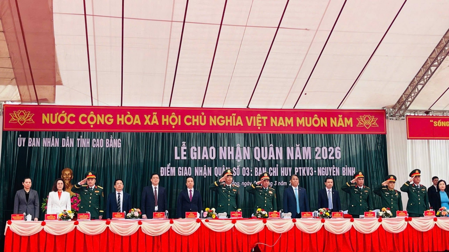 Đại tướng Phan Văn Giang - Ủy viên Bộ Chính trị, Phó Bí thư Quân ủy Trung ương, Bộ trưởng Bộ Quốc phòng tham dự Lễ giao nhận quân số 3 (Ban chỉ huy Phòng thủ khu vực 3 - Nguyên Bình, tỉnh Cao Bằng).