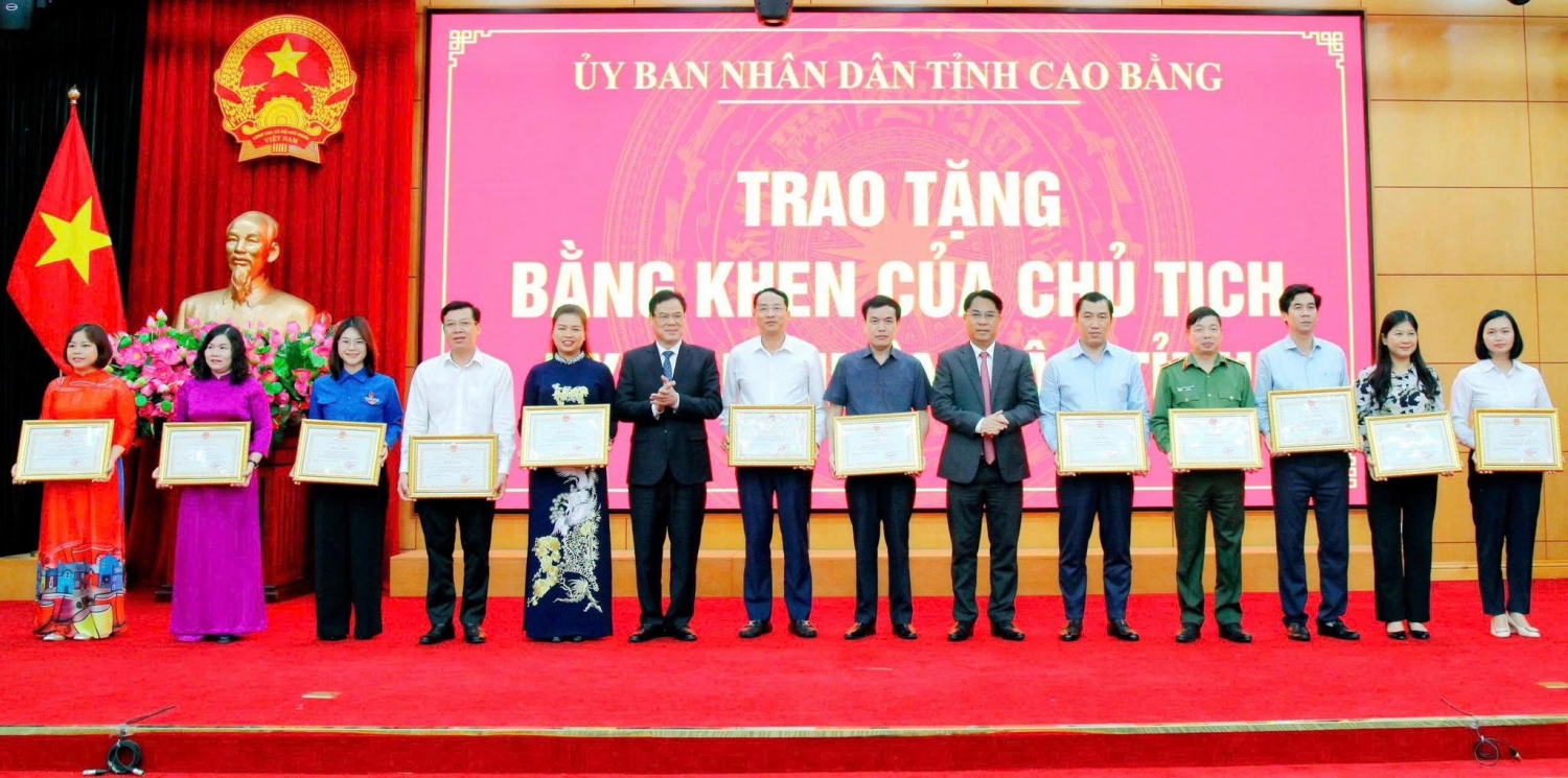 Đoàn TNCS Hồ Chí Minh tỉnh Cao Bằng vinh dự nhận bằng khen của Chủ tịch UBND tỉnh.