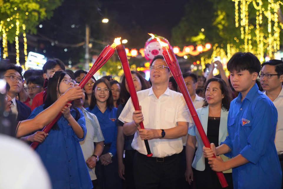 Đoàn phường Thục Phán tham gia chương trình “Chạm vào dòng chảy hoà bình” .