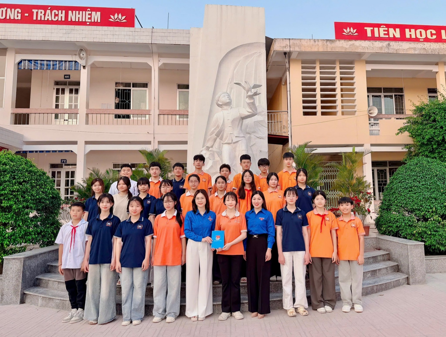 Thường trực Tỉnh đoàn, Hội đồng Đội tỉnh tổ chức đoàn công tác đến thăm hỏi, động viên các em đội viên, thiếu nhi tại các trường.