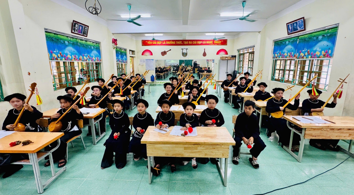 TỔNG KẾT LỚP TRUYỀN DẠY HÁT THEN - ĐÀN TÍNH LIÊN TRƯỜNG TÂN GIANG, DUYỆT TRUNG, CHU TRINH