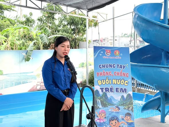 Đồng chí Nông Thị Nhung - Phó Bí thư Tỉnh đoàn, Chủ tịch Hội đồng Đội tỉnh phát biểu tại chương trình.