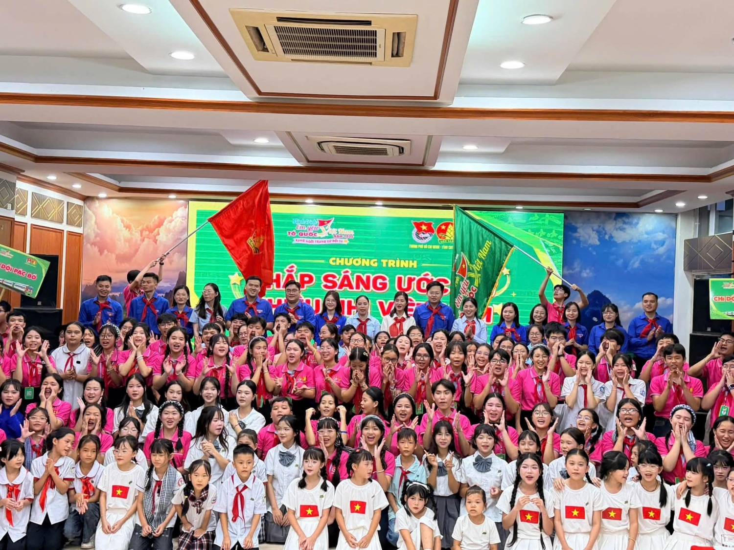 Tỉnh đoàn Cao Bằng phối hợp với Thành đoàn Thành phố Hồ Chí Minh tổ chức chương trình "Thắp sáng ước mơ thiếu nhi Việt Nam" năm 2026.