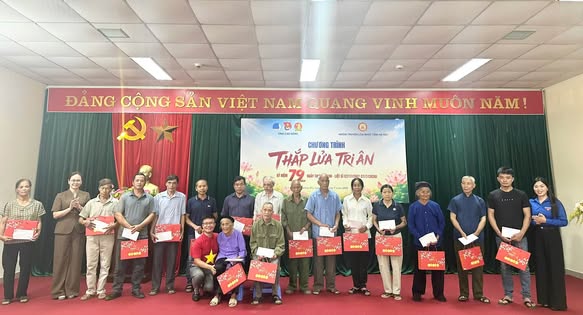 Tỉnh Đoàn Cao Bằng phối hợp với Nhóm Truyền lửa Nhất Tâm Hà Nội tổ chức chương trình “Thắp lửa tri ân” tại Khu di tích Quốc gia đặc biệt Pác Bó, xã Trường Hà, tỉnh Cao Bằng.