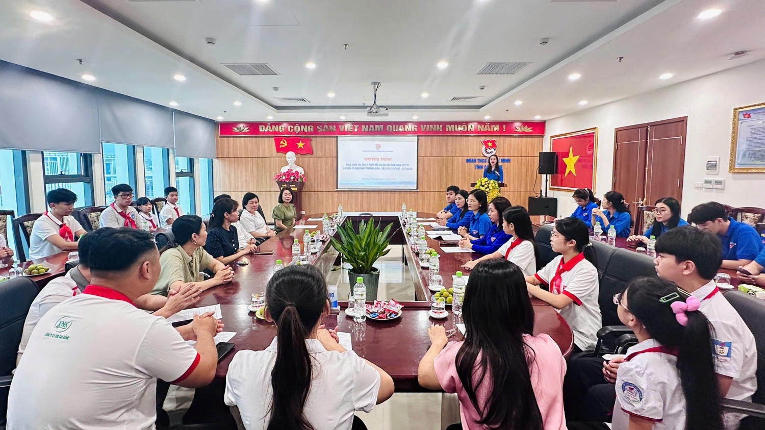 Chương trình trao nhận tài trợ Lễ thắp nến tri ân các Anh hùng liệt sỹ năm 2026.