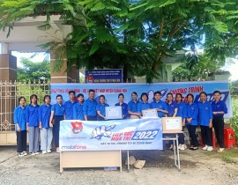 BTV-Tinh-Doan-tham-tang-qua-dong-vien-cac-doi-hinh-tiep-suc-mua-thi.jpg